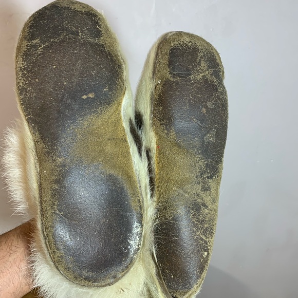 Vintage collector pièce hand crafted by Canadian Inuit  seal skin winter shoes - Picture 6 of 12